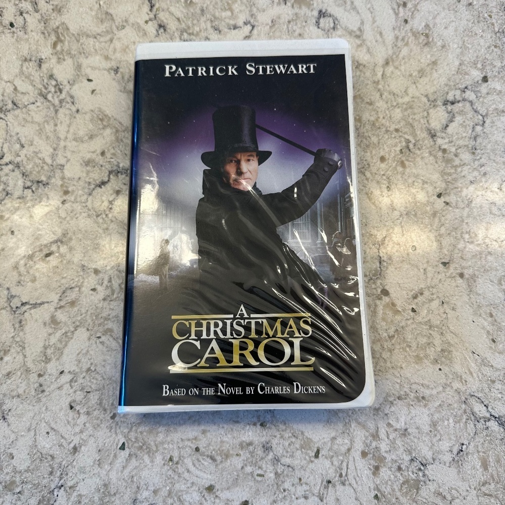 VHS A Christmas Carol movie based on the novel by Charles‎ dickens